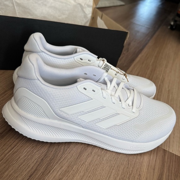 NWT Men's adidas Runfalcon 5 Cloudfoam Athletic Lace-Up Sneakers in White - Picture 2 of 6